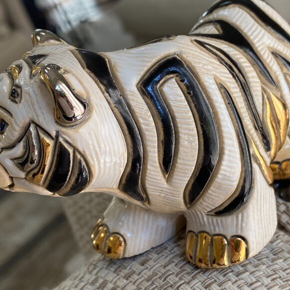 White Tiger - De Rosa Collection #773 - Hand Carved and Painted Ceramic Figurine - Picture 9 of 10